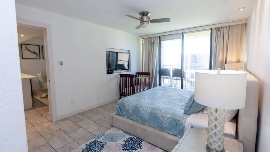 Room 4, Sea Vista Beachfront 3br - Heated Pool 3 Bedroom Apts, Cameron