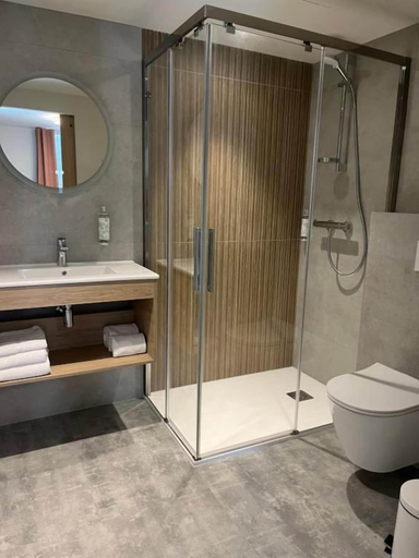 Bathroom 3, Hôtel Les Tilleuls, Pyrénées-Atlantiques