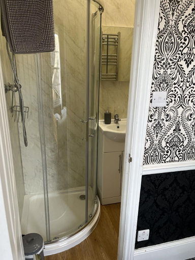 Bathroom 4, The White Hart, Surrey