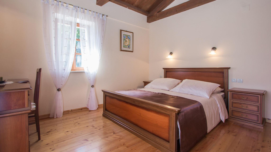 Bedroom 2, Villa Kringa by Villas Guide, Tinjan
