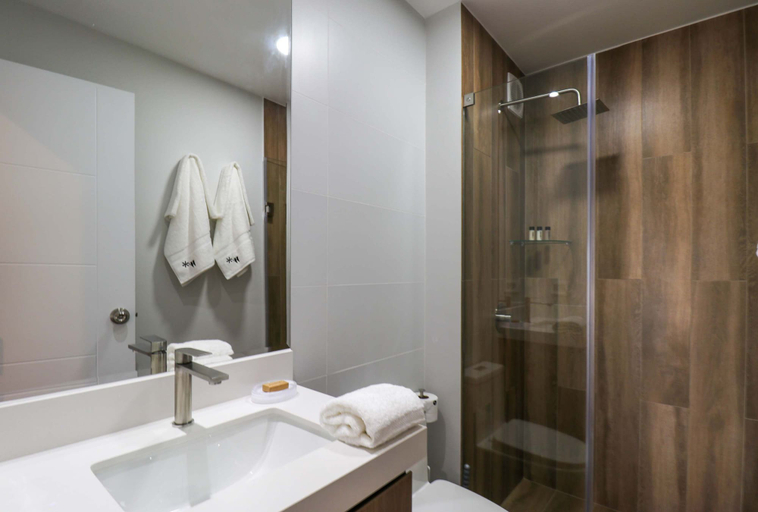 Room 4, w Deluxe 3BR w Balcony in Prime Miraflores, Lima