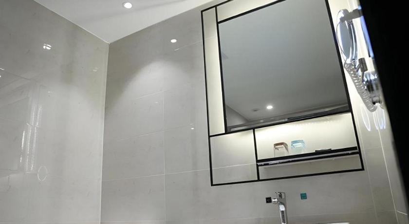 Bathroom 2, Xana Lite·Zhangjiakou Baozili Resort, Guangyuan