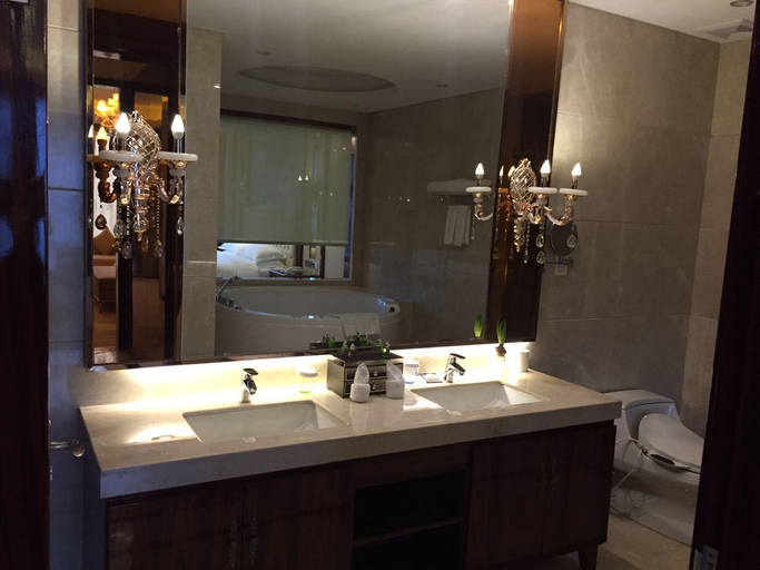 Bathroom, ChangSheng Tongjiang Hotel, Bazhong