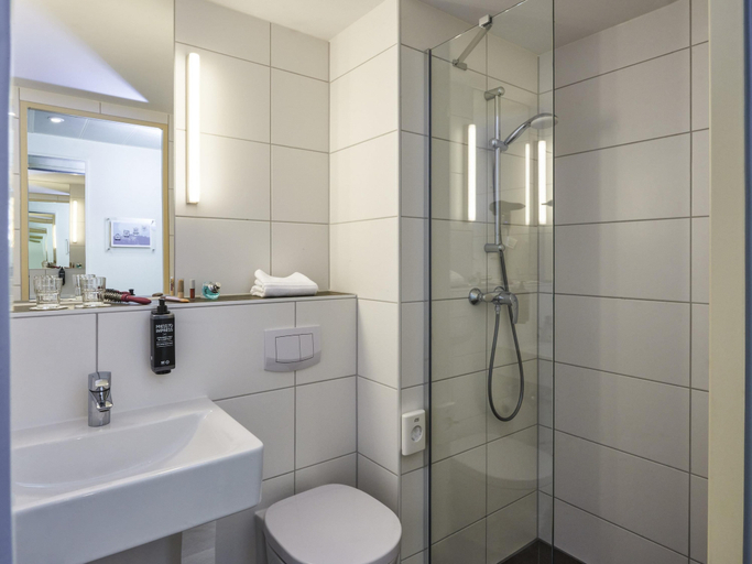 Bathroom 5, ibis Budget Singen, Konstanz