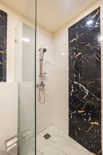 Bathroom 4, Hotel Haris MG Road Gurugram, Gurgaon