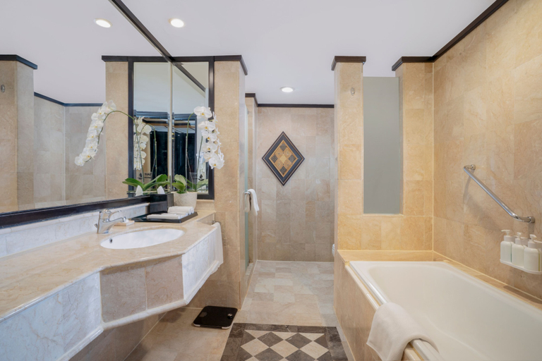 Bathroom 5, Hotel Ciputra Semarang, Semarang
