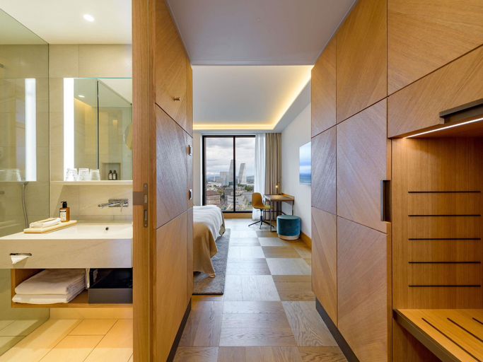 Bathroom 4, Mövenpick Hotel Basel, Basel