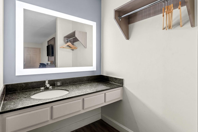 Bathroom 4, Baymont by Wyndham Sanford, Lee