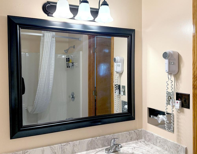 Bathroom 3, Cadillac Inn, Wexford