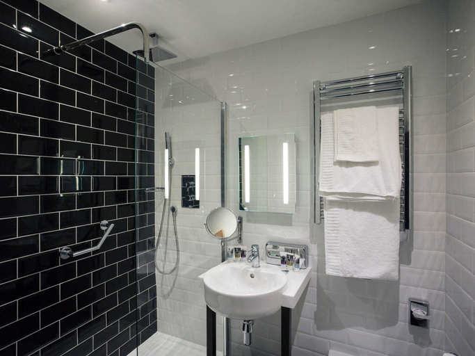 Bathroom 4, Mercure Doncaster Centre Danum Hotel, Doncaster