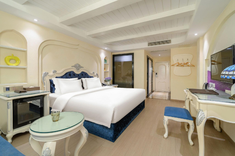 Bedroom 2, Lavande Hotel Suining West Heping Road, Suining