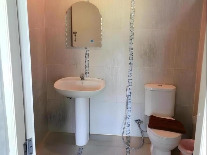 Bathroom, Hor Nok Hook Ta To Resort, Wang Num Khiaw