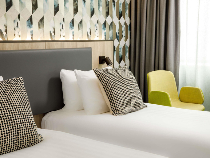 Bedroom 2, Mercure Newport, Newport