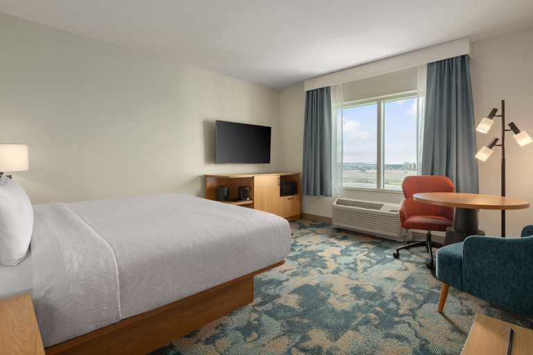 Bedroom 3, Hampton Inn by Hilton Calgary Airport North, Division No. 6