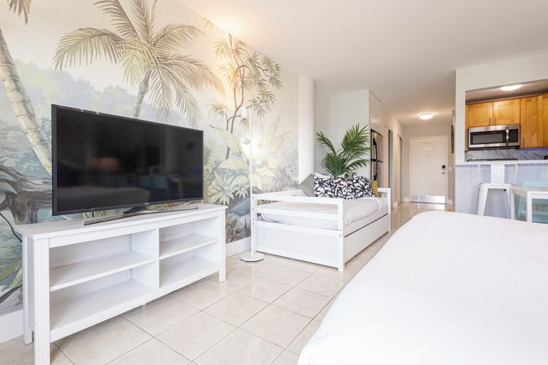 Interior 2, Vista Mar, Minutes to Beach, Cozy, Miami-Dade