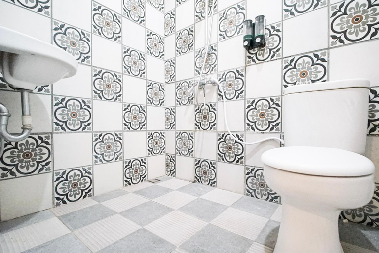 Bathroom 5, Ndalem Langen Kusumo, Yogyakarta