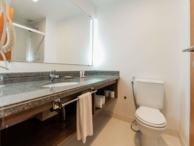 Bathroom 5, ibis Styles Campinas Alphaville, Campinas