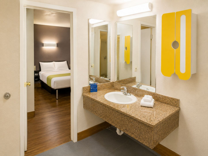 Bathroom 4, Studio 6 San Antonio, TX - Lackland AFB, Bexar