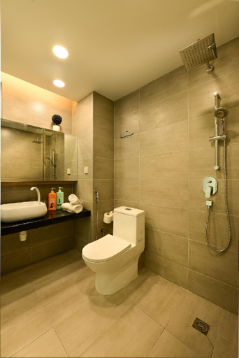 Bathroom 3, Kuah Town Service Suite Apartment @ Century Suria, Langkawi