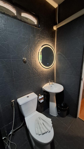 Bathroom 4, Merit Hill Bungalows, Pulau Phuket