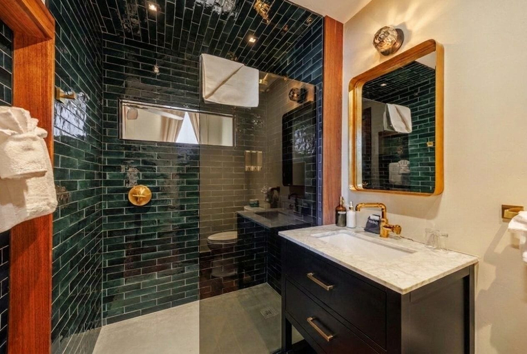 Bathroom 4, The Delaware Hotel, Lake