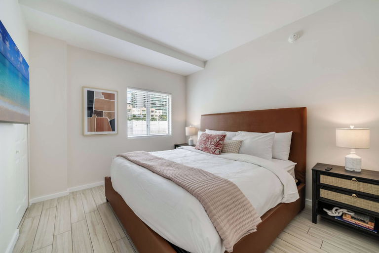 Interior 3, Edgewater Pad Balcony, Parking and Prime Location, Miami-Dade