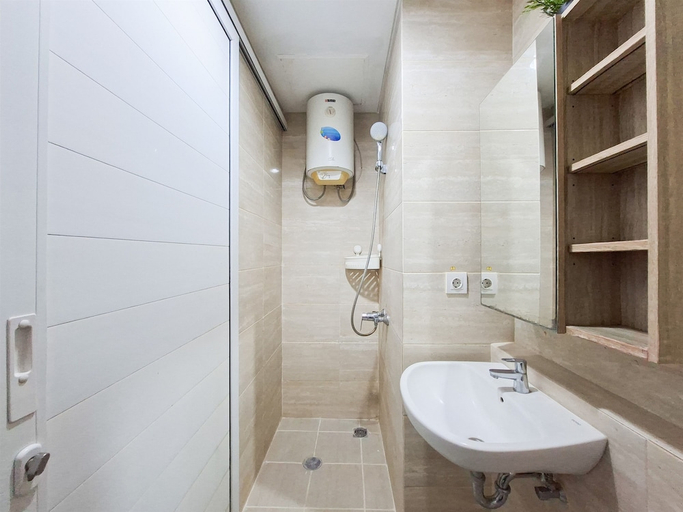 Bathroom 3, Bright Studio Apartment at Springwood Residence, Tangerang
