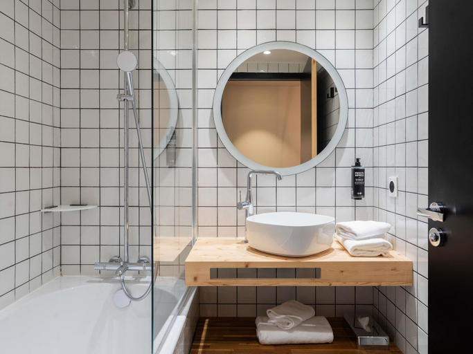 Bathroom 5, ibis Styles Rouen Centre Rive Gauche, Seine-Maritime