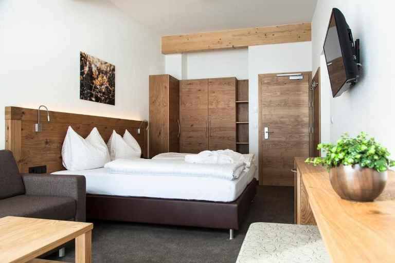 Room 4, Anthonys Peaks and Pillows St Anton, Landeck