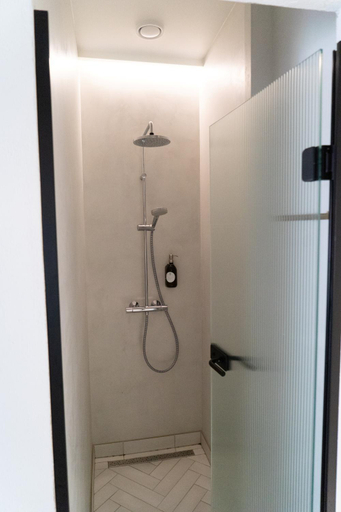 Bathroom 4, Mia Glamping, Orissaare