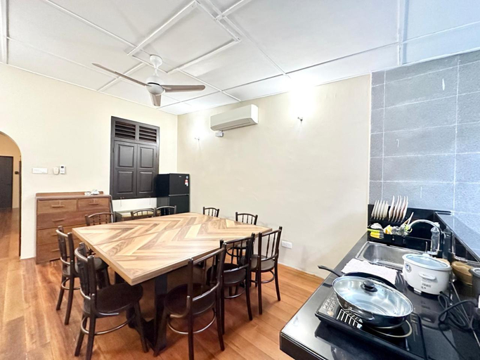 Others 4, Madras Inn 58-1, Penang Island