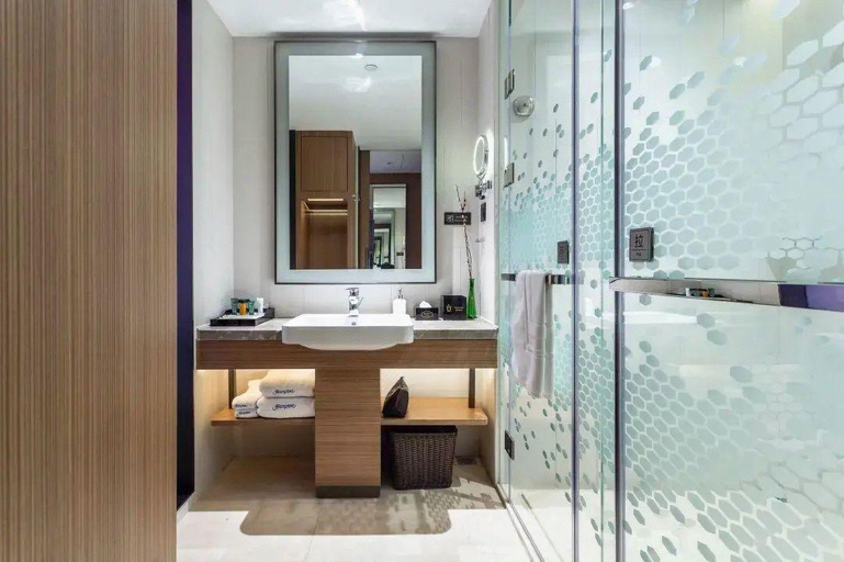 Bathroom 3, Hampton by Hilton Taiyuan Jinyang, Taiyuan