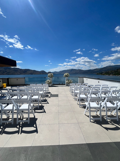 Food & Drinks 5, Peachview Suites, Central Okanagan