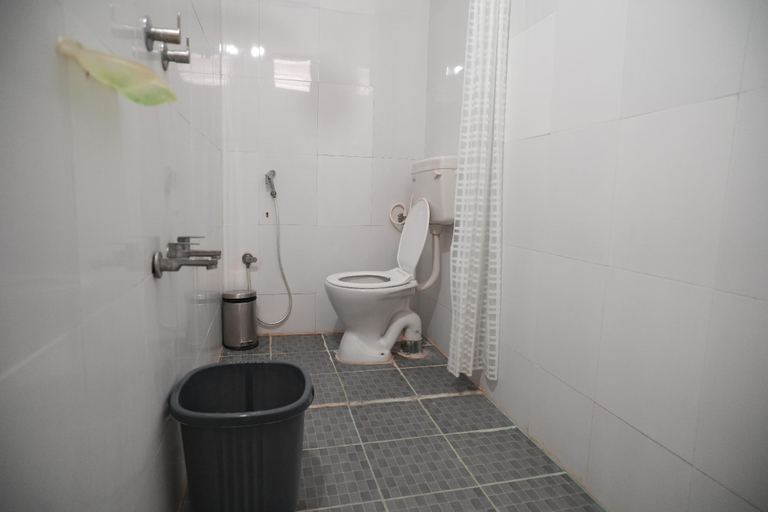 Bathroom 3, Living Dreams, Kancheepuram