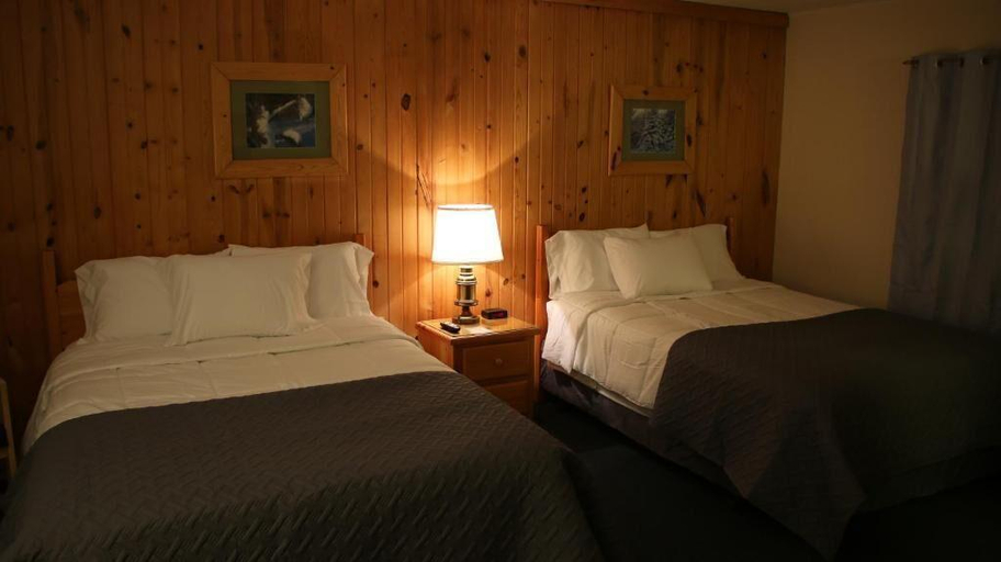 Bedroom 2, Holiday Motel, Schoolcraft