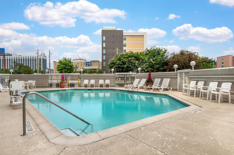 Sport & Beauty, Hampton Inn & Suites Atlanta Airport North I-85, Fulton