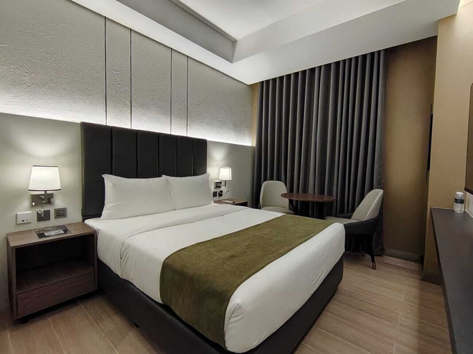 Room 5, Vibe Hotel - Buendia, Pasay City