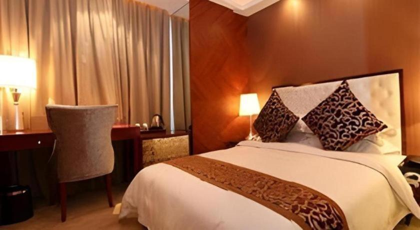 Bedroom 2, Zhongshan Huahong Hotel, Zhongshan