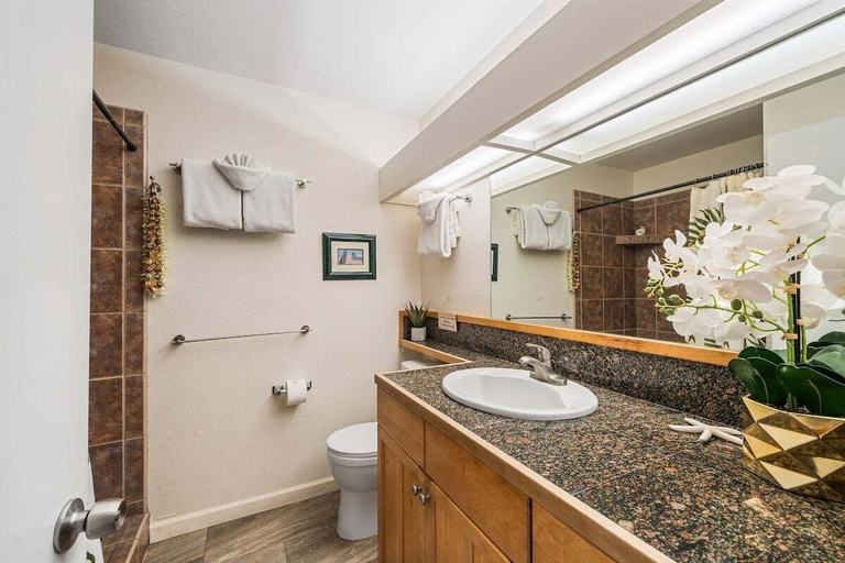 Interior 3, 1BD Ocean View Walk to the Beach and Pool - Hale Kamole 210, Maui