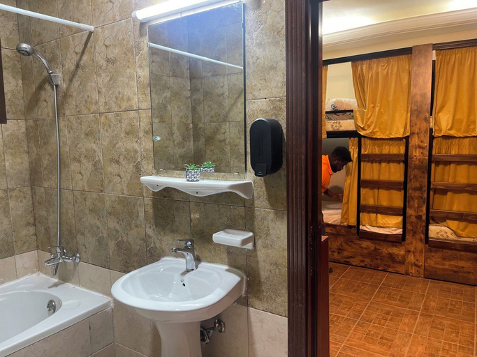Bathroom, The Villa Hostel By Lunar, Abu Dhabi City