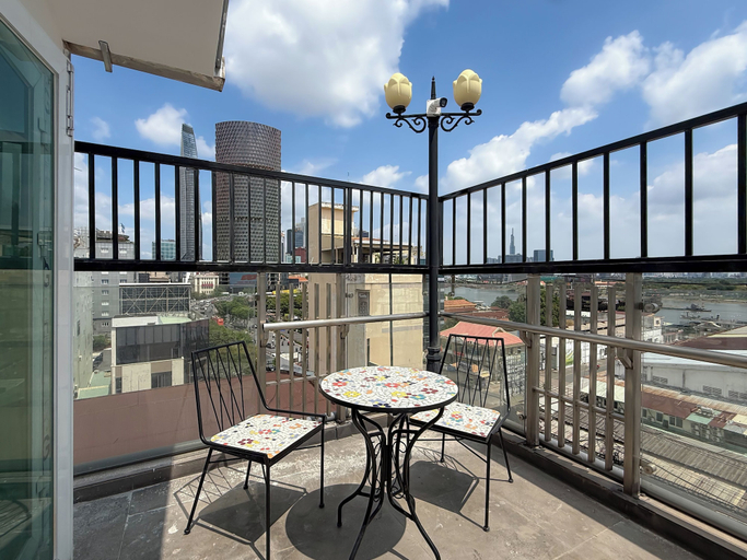 Outdoor dining 4, Quynh Khang Apartments & Hotels, District 4
