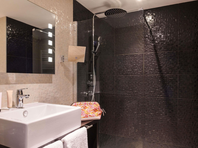 Bathroom 4, ibis Styles Nantes Saint Herblain, Loire-Atlantique