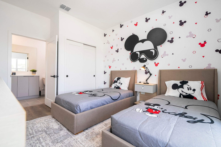 Room 5, Modern 4BR Home Near Disney Private Pool, Osceola