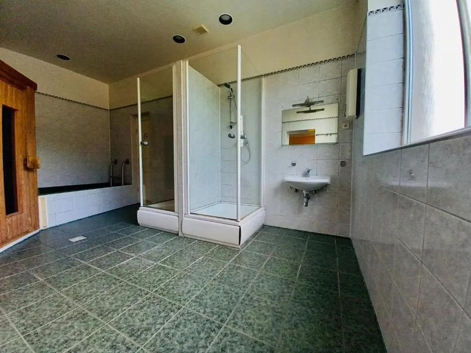 Bathroom 2, Hostelis R27, Liepaja
