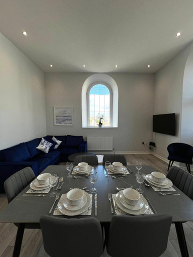 Others 5, Welsh Getaway Apartment - Town Centre, Merthyr Tydfil
