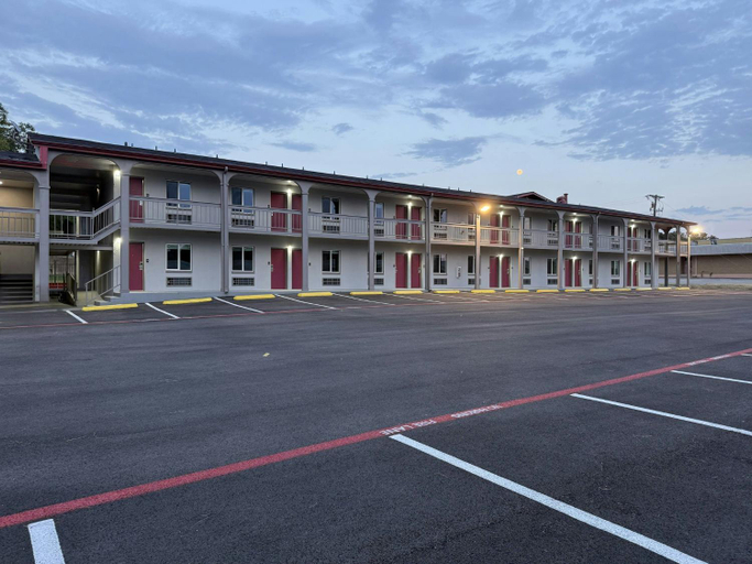 Exterior view, Red Roof Inn Sherman, Grayson