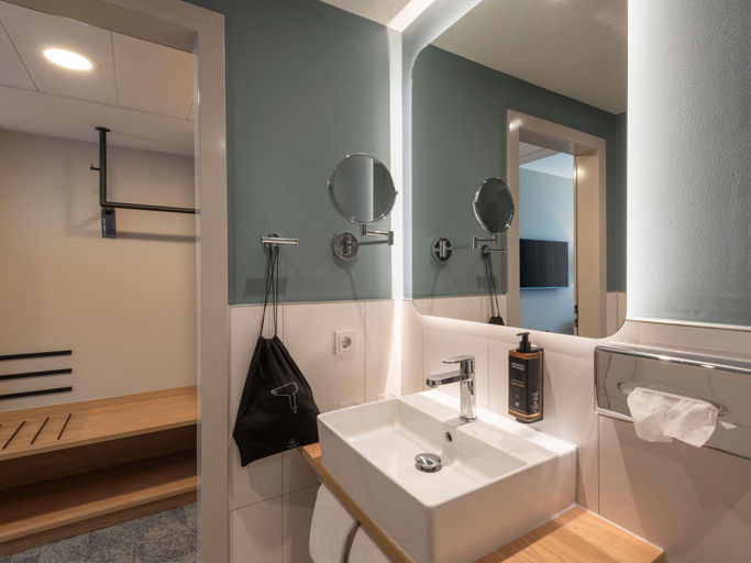 Bathroom 3, Mercure Parkhotel Mönchengladbach, Mönchengladbach