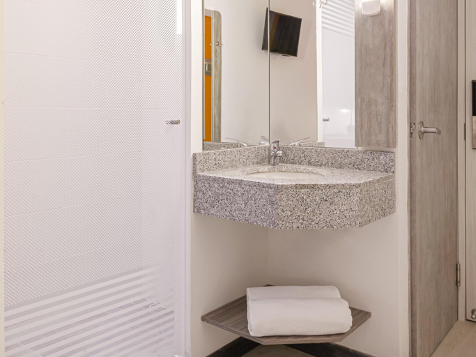 Bathroom 5, ibis budget Barranquilla, Barranquilla