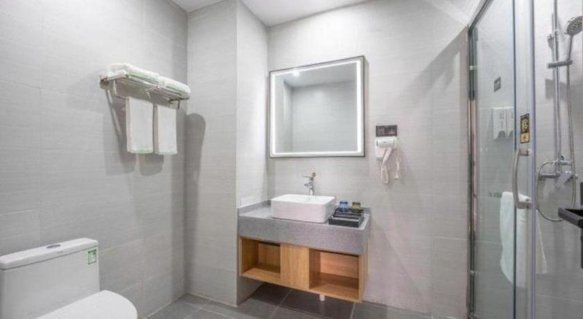 Bathroom 4, Greentree Inn Weifang Zhucheng Longyuan Shangcheng, Weifang