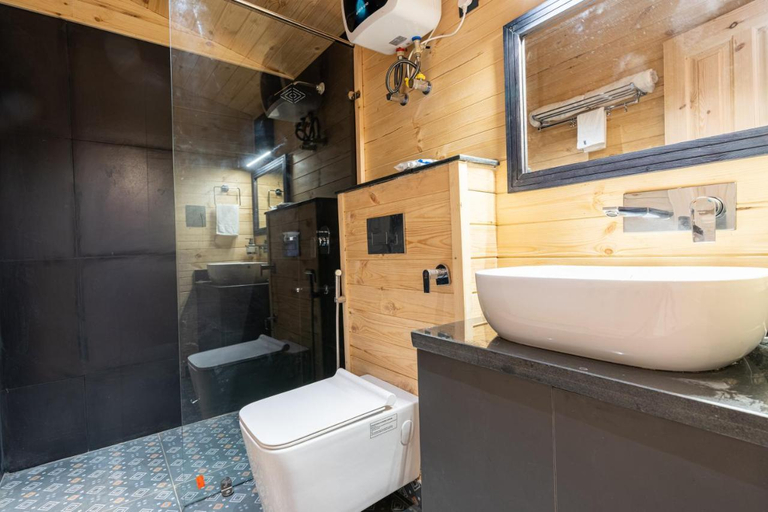Bathroom 3, SaffronStays The Woods - Sal Villa, Dehradun